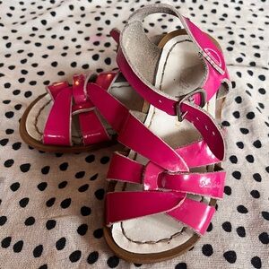 PINK PATENT LEATER SANDALS | SALT-WATER BY HOY